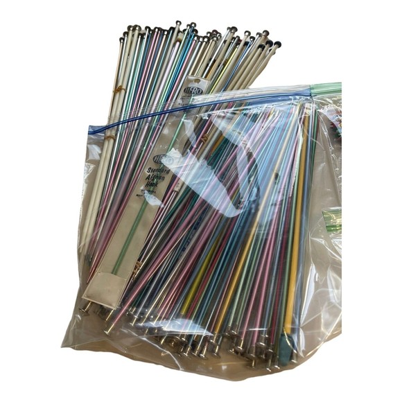 HUGE LOT VTG KNITTING  CROCHET NEEDLES BOYE  ALUMINUM Plastic WOOD ACCESSORIES - Picture 9 of 10